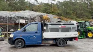 K&ouml;p Flakbil Volkswagen Transporter med sandspridare Ice Chaser och kapell p&aring; Klaravik