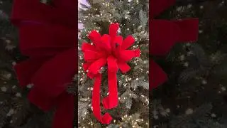 Simplify bow making with this easy, traditional bow technique! 🎁 #shorts #diy #christmas