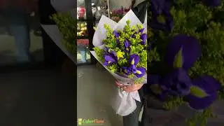 Букет 11 ирисов с зеленью #florist #flowers #цветы #bouquet #flowershop #flowerlover