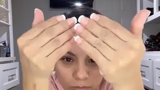 Poniendo uñas 💅 