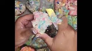 Soap cutting🧼 #justsoaps #oddlysatisfying #oddlysatisfying #relax #soapart #satisfying #soapcarving 