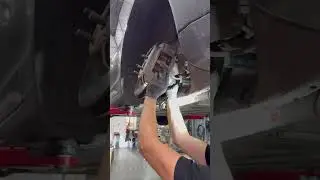 Wymiana p&oacute;łosi TMS #evrepair #automobile #automechanika #teslaev