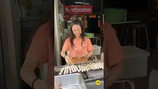 The Most Popular Beautiful Grilled Pork Balls Vendor in Bangkok