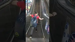 Delhi metro scene⚠️⚠️ #shorts #delhi #metro #shortvlog #trending #viral #punjabisong #youtubeshorts