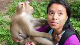 Libby very happy to see mom KT in the time eating | Mom Kunthea give milk and some foods