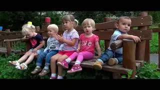 SONY HXR-MC2500 NXCAM &reg; Stabilisation and slowmotion test. Barefoot shotting backstage.