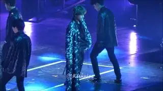 BTS (방탄소년단) - V solo stage (Singularity) - Love Yourself World Tour 20181019 Paris