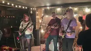 Altered By Mom - Pass the Crown (Live at the Dakota)