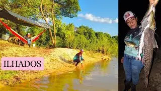 Acampamos numa ilha longe da civilização, e teve peixe bruto na linha.