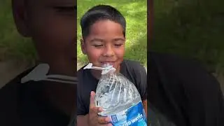 Закиус пытается выпить галлон воды за 30 секунд #шорты