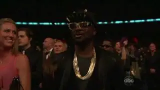 Gangnam Style & Too Legit to Quit ( Psy and MC Hammer at American Music Awards)