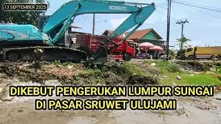 Alat Berat Mengeruk Lumpur Sungai Di Pasar Sruwet Yang Sudah Berubah Menjadi Daratan 
