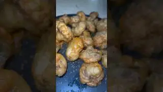 ПРОСТО И БЫСТРО ЖАРЕНЫЕ ВО ФРИТЮРЕ ГРИБЫ #еда #кулинария #шорты