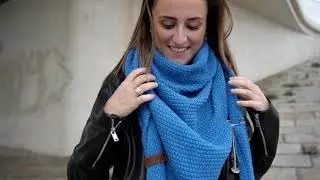 Coco triangle scarf - Cobalt blue - Knitted XXL shawl - Our fan favorite - All season | Knit Factory
