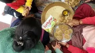 आज हमने पहाड़ी मिठाई (रोटाना) भी बना लिए। 🏕️😊