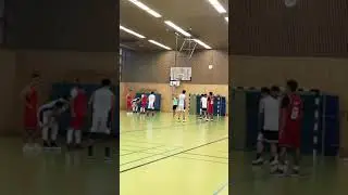 Viet B&auml;rllers 🔥☄️🏀⛹️ #basketball in #Berlin, Germany - cool #throw
