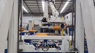 Potato sack palletiser with pallet dispenser and stretch wrapper