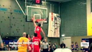 Tom Alte block on Max Kramer with his elbow!