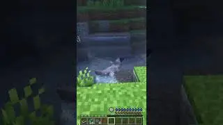 Тритон охотится за стрекозой в Minecraft FireCraft #minecraft #minecraftshorts #майнкрафт