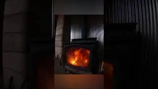 Буря снаружи&hellip; Теплый камин, тишина в домике внутри 😳🔥 | Одиночное приключение в кемпинге #выживан...