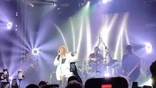 Юлия Савичева - Город (live, 18.10.2025, клуб Космонавт, Санкт-Петербург)