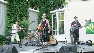 clover am 18.07.2021 im k&ouml;rnerpark berlin neuk&ouml;lln galway girl