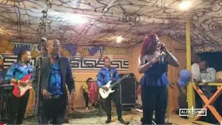 TOU TIVIS (LIVE) DJOULANDE творит чудеса с этой музыкой | JAZZ MODEL удивляет публику