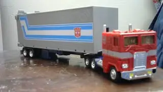 TFfangeek 900 SUBS special: Transformers Missing Link Optimus Prime review part 2/3 alt mode/Roller