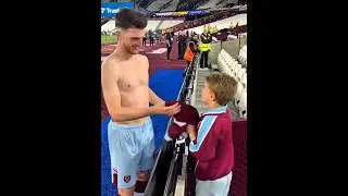 Moments When Players Gift Fans Rare Items