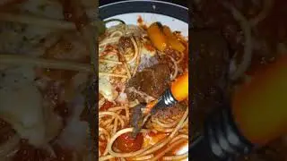 Best way to eat spaghetti @Munchies