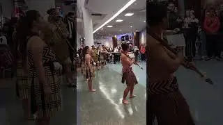 Emotional Maori Haka at Auckland Airport &ndash; A Cultural Moment You Can&rsquo;t Miss!