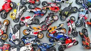 Die cast Metal 1/18 Scale Model Bikes, Review Sport Bikes Model Collection on the Floor