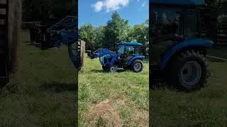 Loading round bales with LS MT242HC