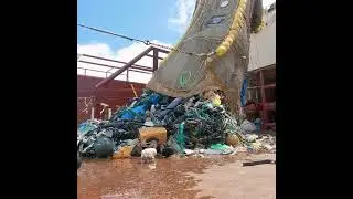 S&aring;dan virker Ocean Cleanup&acute;s system til indsamling af plastikaffald i Stillehavet