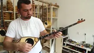 Himzi Zekaj, çifteli profesionale me gdhëndje. (Playing Cifteli)