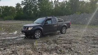 Nissan Navara D40 2.5DCi vs. Mitsubishi Pajero Wagon II 2.5TD- Offroad Hill Climb