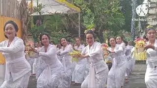 Pemendak Tunjung Pancawarna WHDI Klungkung ft Dayu Diastini di Penataran Dalem Ped