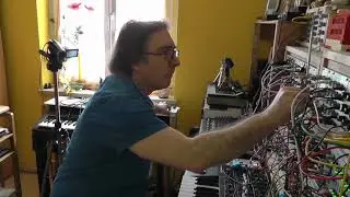 Gro&szlig;er Patch mit 2x Beatstep und Trautonium - Teil 2 von Hand