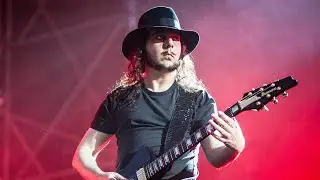 Daron Malakian's best/funniest moments on stage!