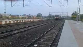 12919 MALWA EXPRESS WAP 4 Crossing sanchi @110 km/h