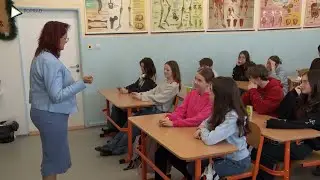 Deviataci s dôležitým výpisom známok v rukách