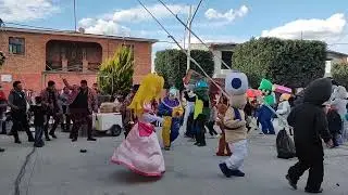 La banda uniendoce a las tradiciones