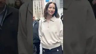 Caitriona Balfe pomylona z Rachelle Brosnahan podczas konferencji prasowej &bdquo;The Amateur&rdquo;! #caitri...