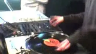 DJ KASE , DJ KRONIKO , DJ SURMANO EN STUDIO CLANDESTINO ...   RASCANDO PLASTICOS !!!