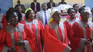 Aic kikima ministering with the song Kumtegemea mwokozi from Nyimbo za sifa
