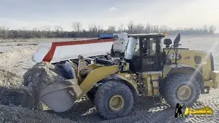 Caterpillar 972 Wheel Loader Digging Gravel in the River #caterpillar #heavyequipment #digger