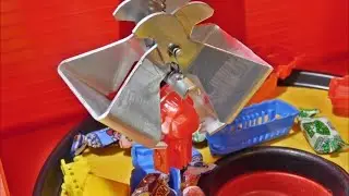 Remco Coney Island Claw Machine / Penny Machine
