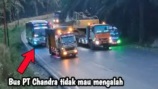 aduuhh - Bus PT Chandra Tidak Mau Mengalah di Tanjakan Bukit Kodok