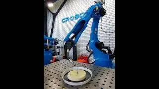 Робот CRP задувает свечку