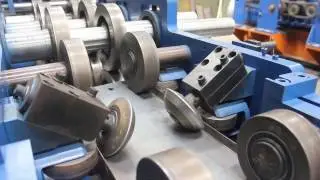 Automatic changeable C/Z profile roll forming machine with pre-cutting and post-cutting